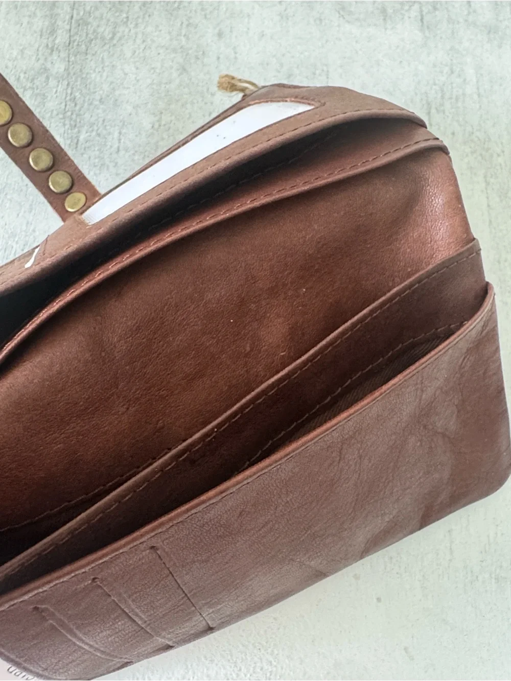 Made in India Genuine Leather Bi-Fold Wallet w Stud Details Brown Vintage Look
